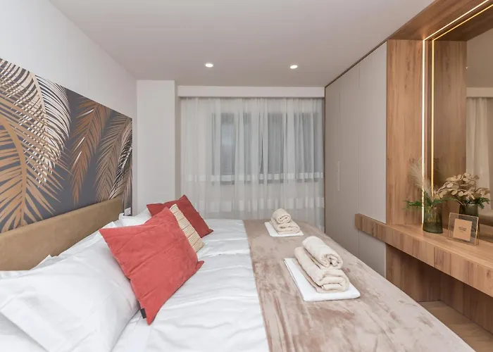 Luxury Apartment See To Sea-Sea&City View